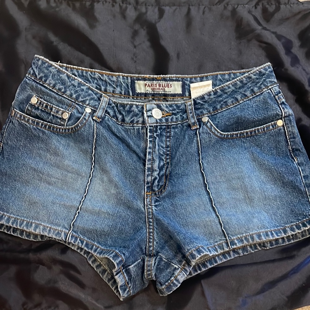 brand Paris blues, low rise size 7/28 in good condition material 100% cotton